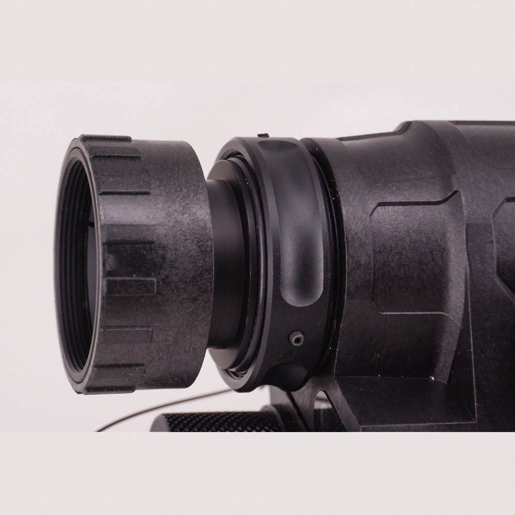 عالية الحساسية 40 °   1X PVS14 - مراجعة Monocular Night Vision وسعره